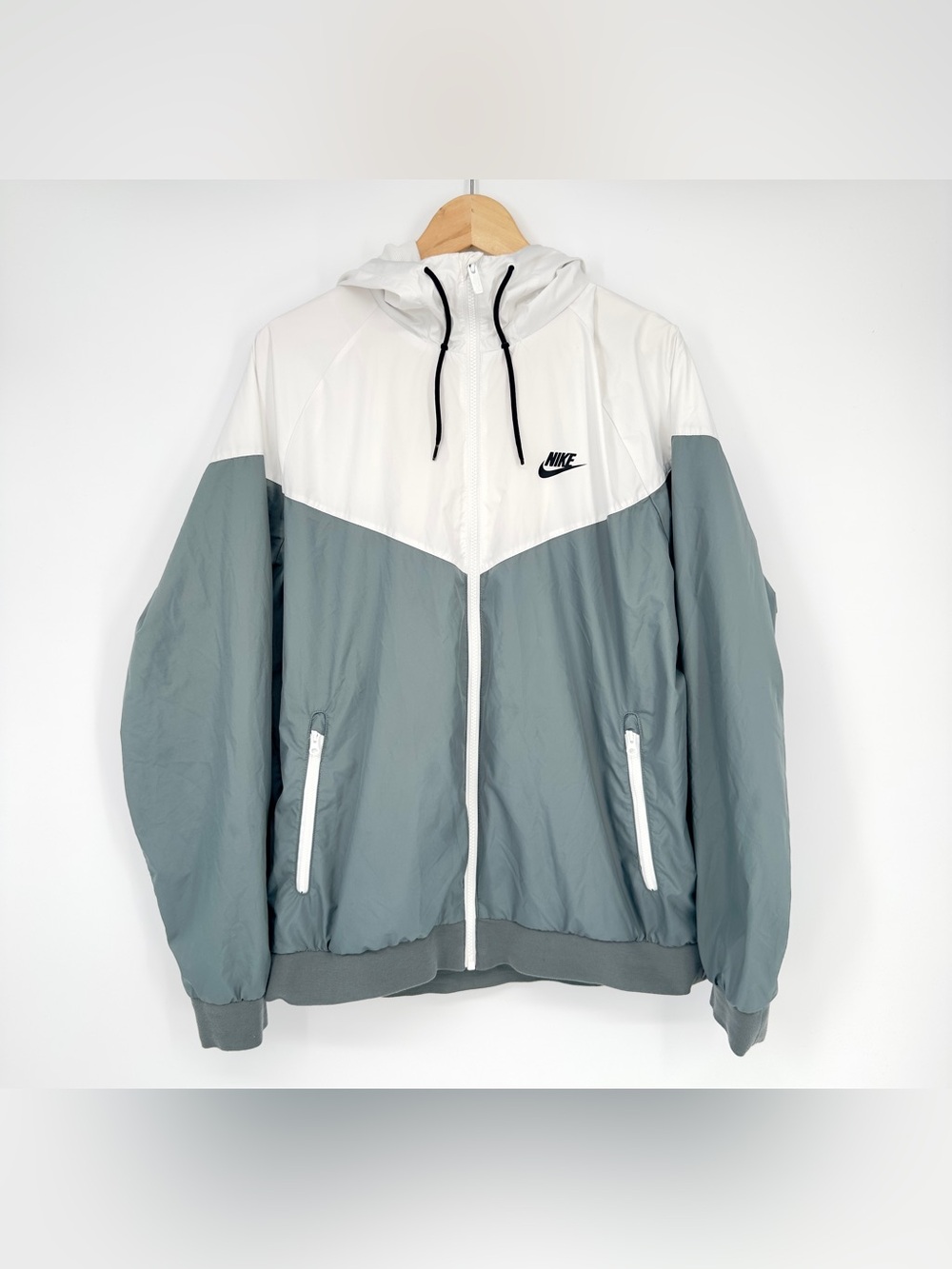 Nike Windbreaker Jacket Mens Large White Gray Hooded  Zip 727324-084- Excellent